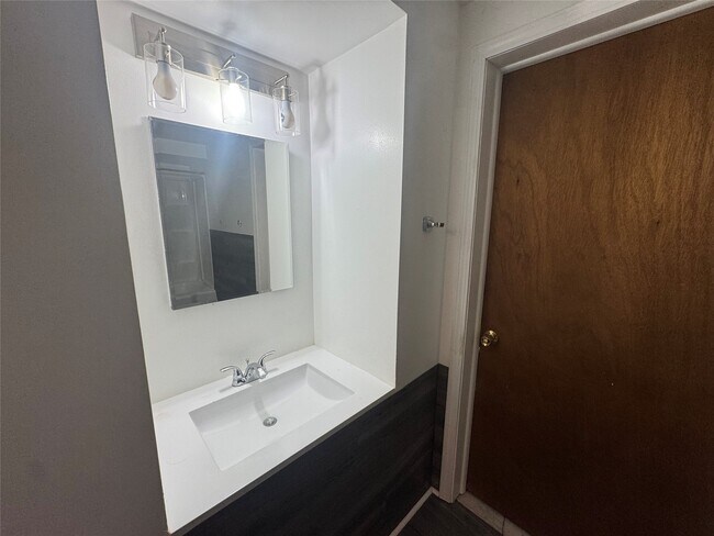 Building Photo - 9 Second St