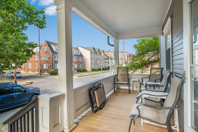 Building Photo - Ultimate 6-Bedroom House with Spacious Liv...