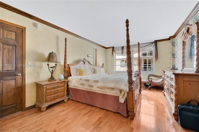 Building Photo - 5555 Collins Ave