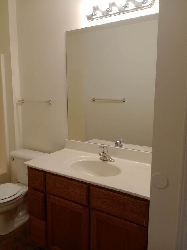 Building Photo - 1729-1731-1731 Louise Cir