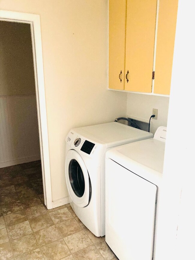 Building Photo - Great Home Great Location