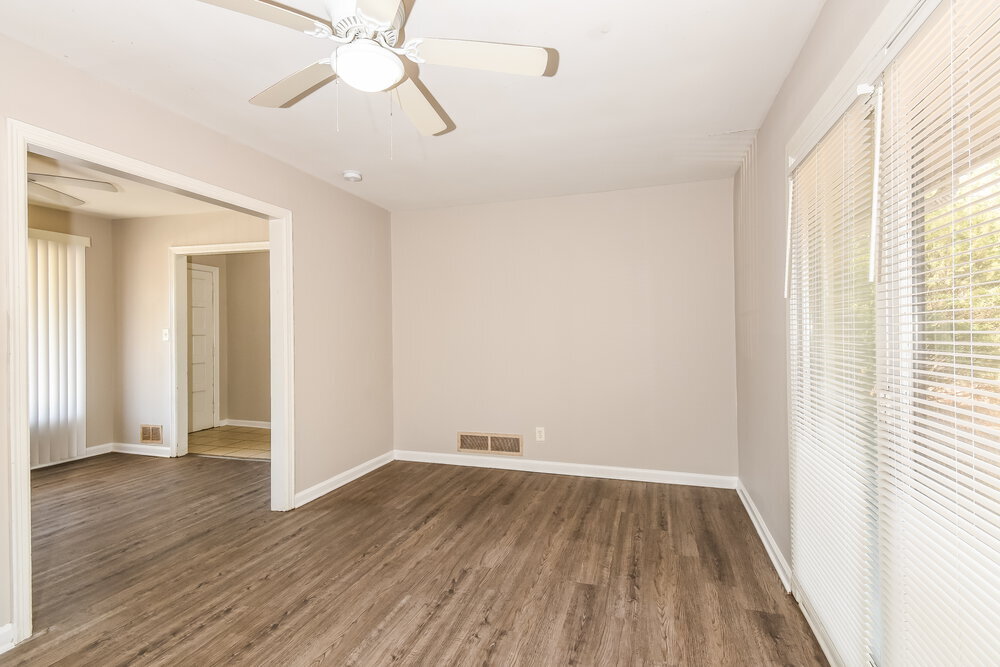 Building Photo - 1642 Pine Cir