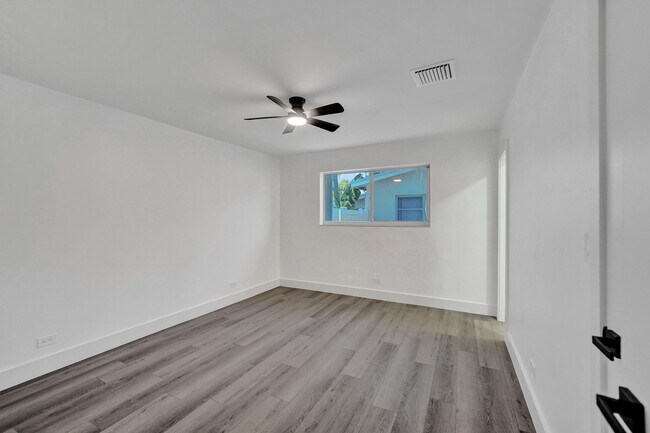Building Photo - 1738 NE 52nd St