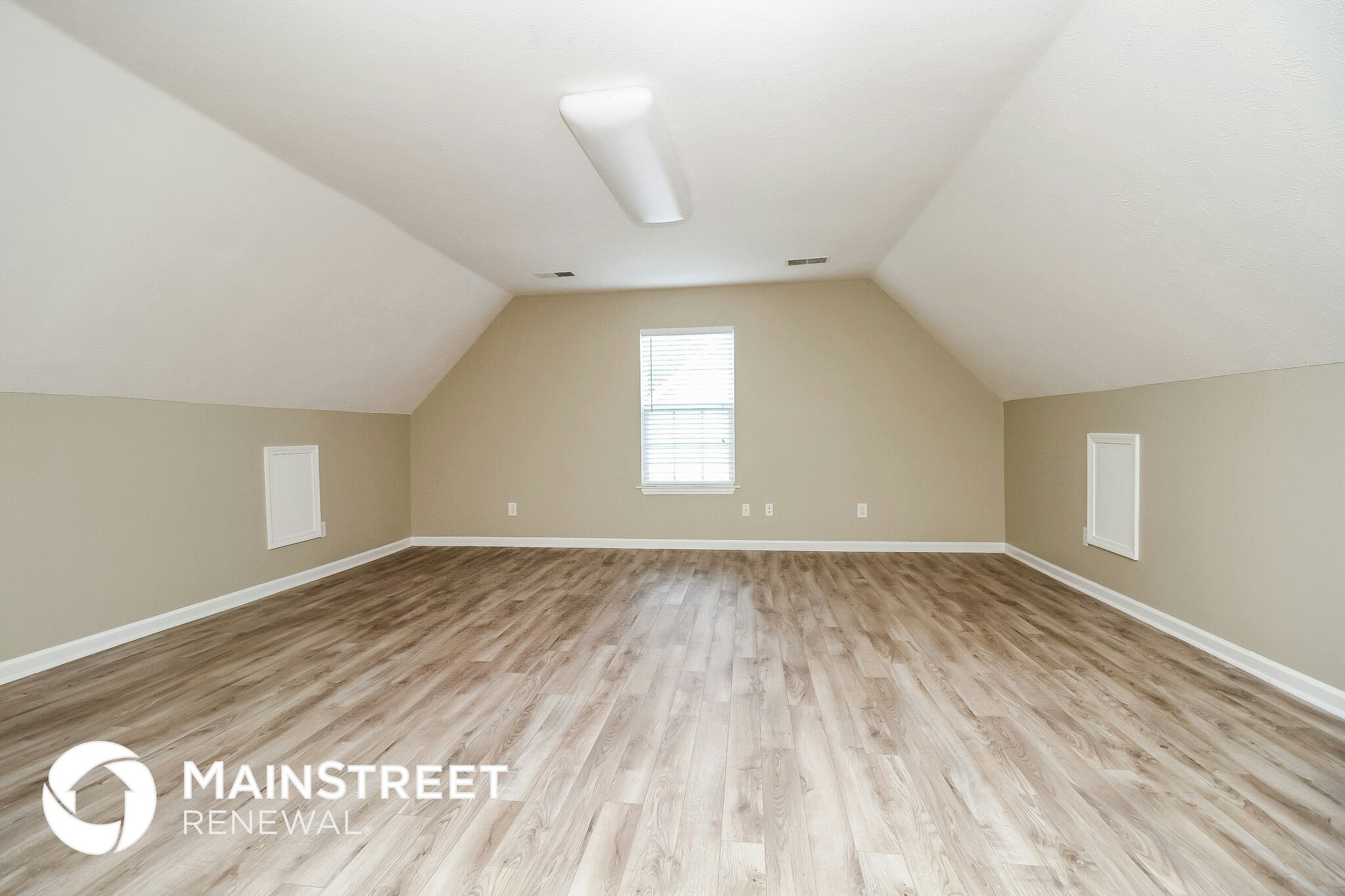 Building Photo - 143 Lyndhurst Dr