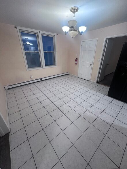 Building Photo - 95 E Clifton Ave