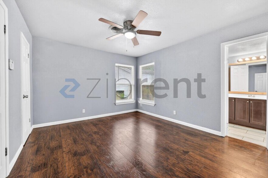 Building Photo - 2332 Grandview Dr