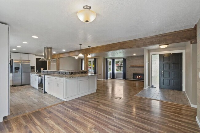 Building Photo - Beautiful 5-Bedroom Home in Mead School Di...