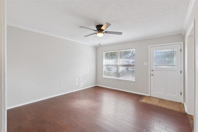 Building Photo - 645 Redstone Ave