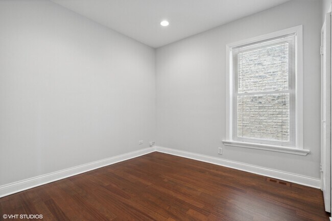 Building Photo - 1307 W Newport Ave