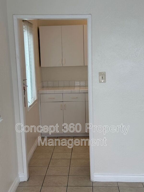 Building Photo - 758 Cerritos Ave