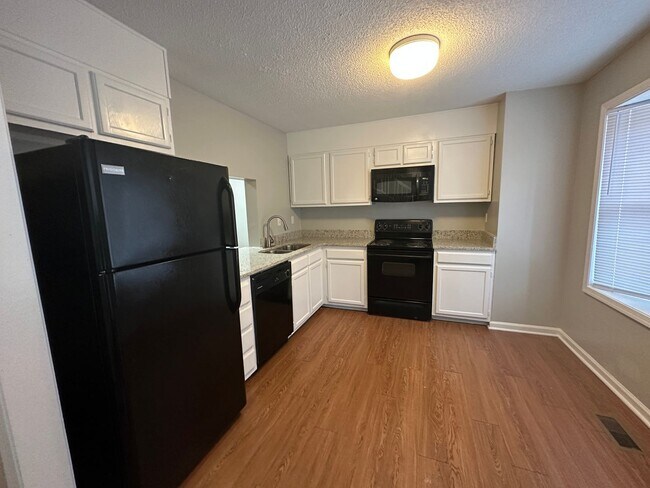Building Photo - 5907 Dixon Dr