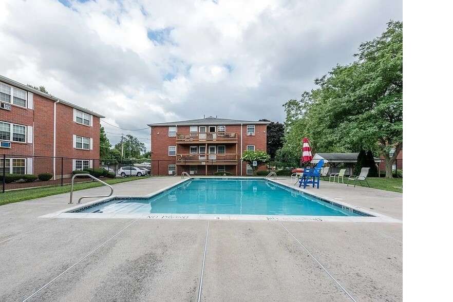 Building Photo - 10 Tara Dr