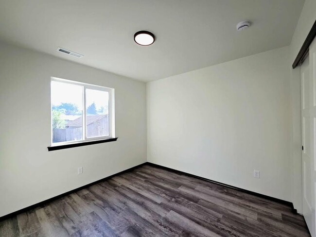 Building Photo - 1214 N Baker Ave