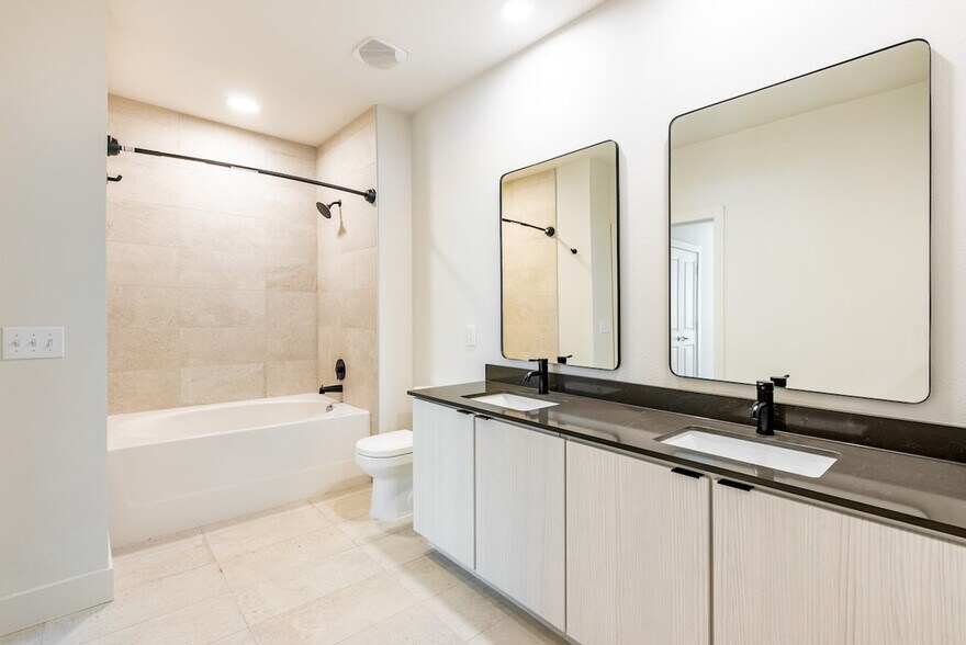 Building Photo - 2137 Pelham Dr