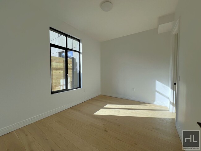 Building Photo - Brand New 1 bedroom/1 Bathroom apt w/ priv...