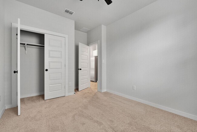 Building Photo - Cozy 3 Bedroom Home in Blue Ridge Ranch- Growing Southeast San Antonio Area!