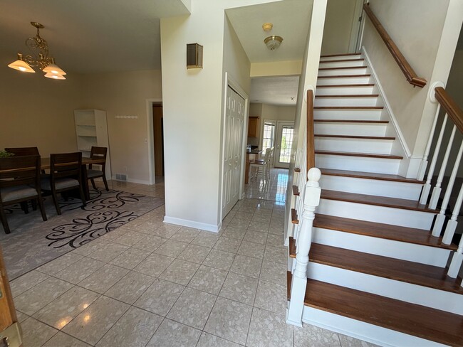 Building Photo - 233 S Bayshore Dr