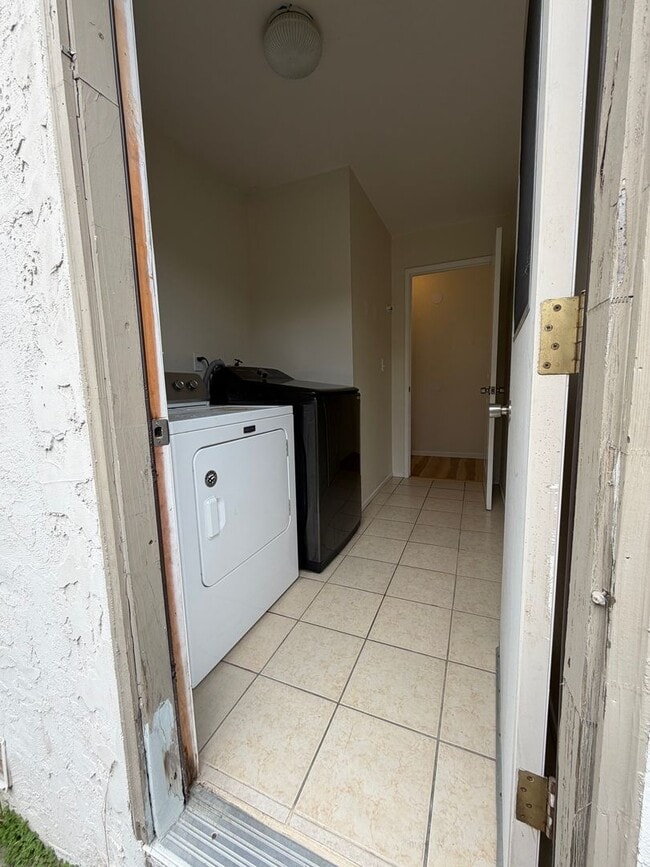 Building Photo - Welcome to this stunning 4 bedroom 2.5 bathroom home located in Fremont