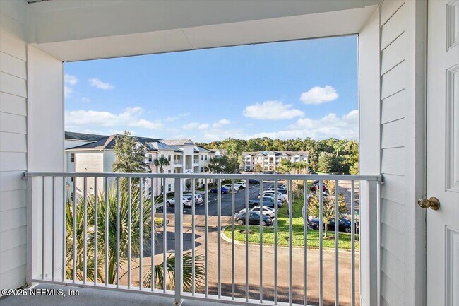 Building Photo - 8201 Green Parrot Rd