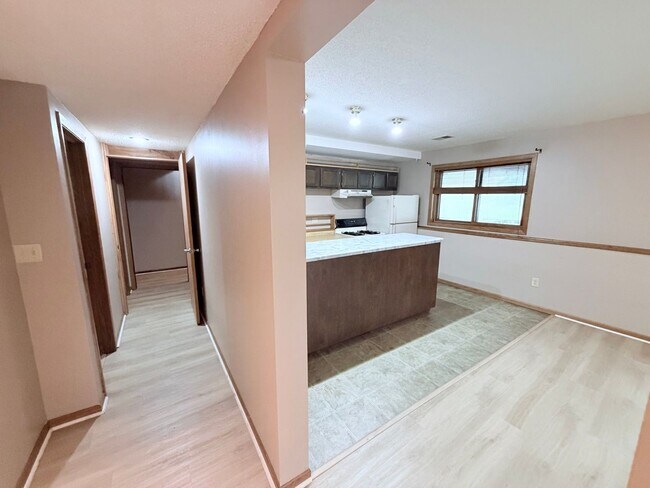 Building Photo - Versatile Oakdale Home Featuring 2 Kitchens, Sun Deck & Mother-in-Law Suite!