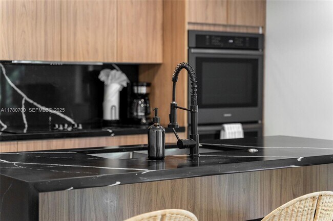 Building Photo - 281 NE 48th Terrace