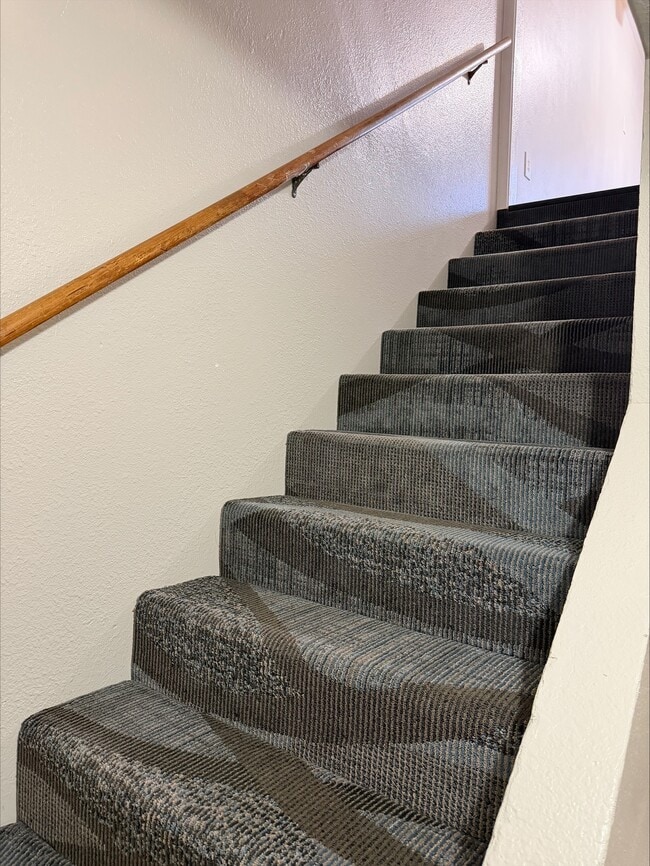 Building Photo - 1327B 9th W Ave