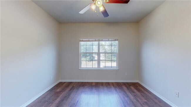 Building Photo - 2487 Horse Shoe Dr