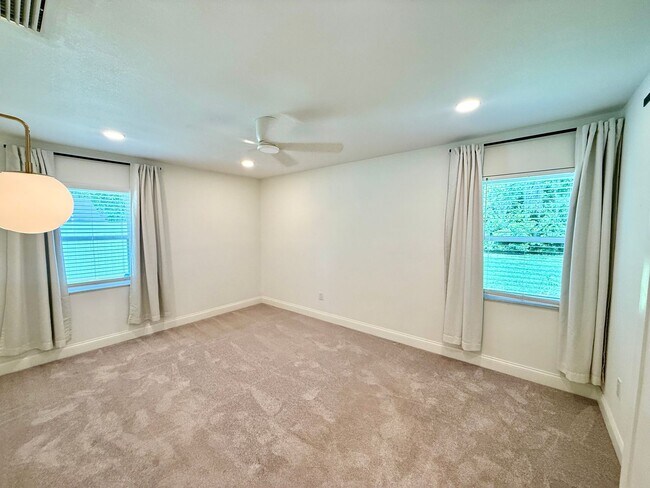 Building Photo - GORGEOUS, COMPLETELY REDONE 3/2 MAITLAND H...