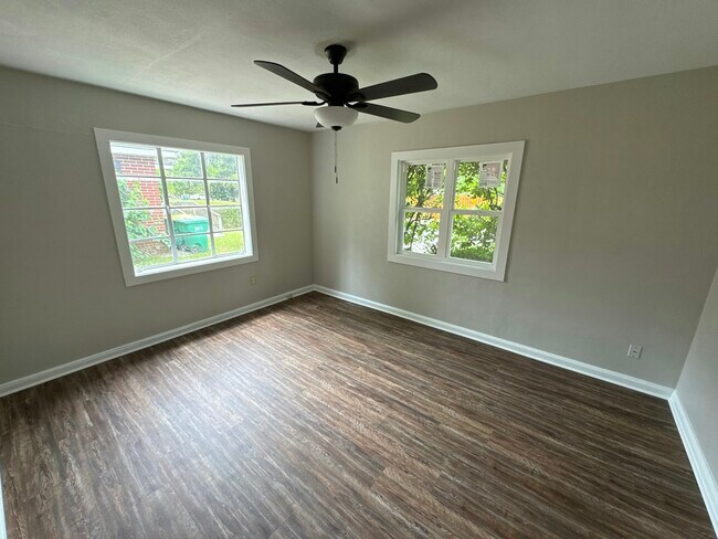 Building Photo - 704 Covington Ave