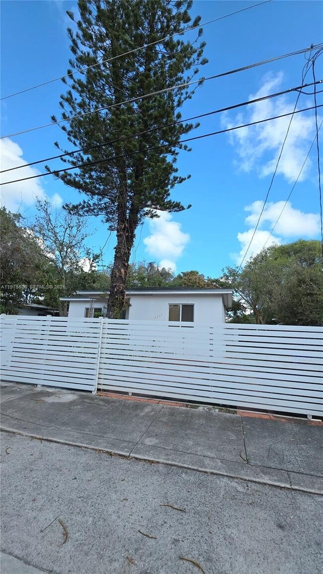 Building Photo - 5715 NW 6th Ave