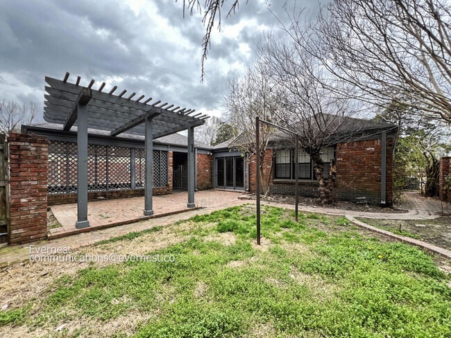 Building Photo - Beautiful 4-Bedroom Home with Modern Amenities / Pet-Friendly / Available Now!