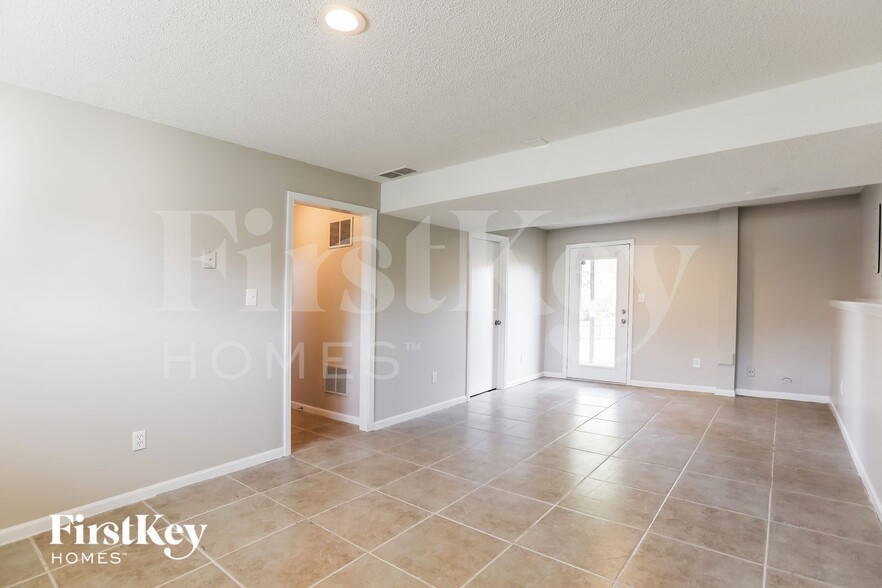 Building Photo - 8684 NE 110th St