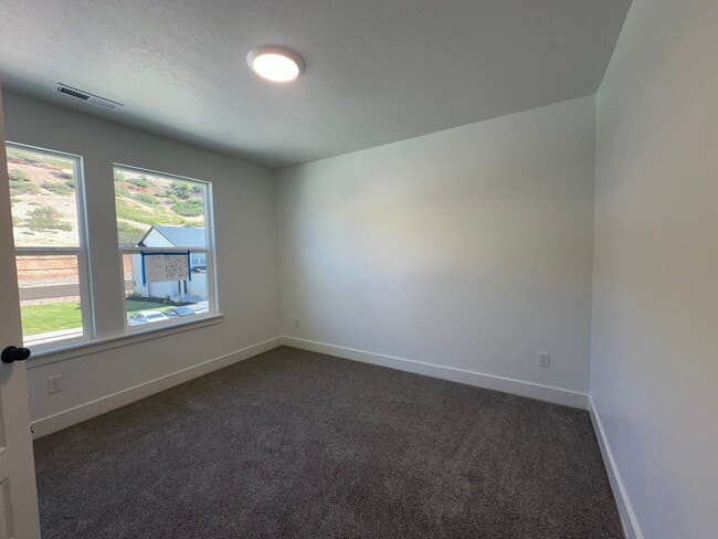 Building Photo - 5260 Acacia Dr