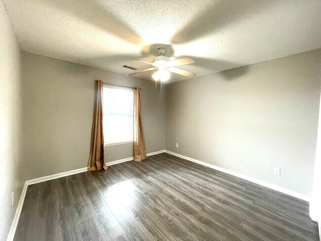 Building Photo - Available Now! 2 Bedroom, 2 Bath Condo at ...