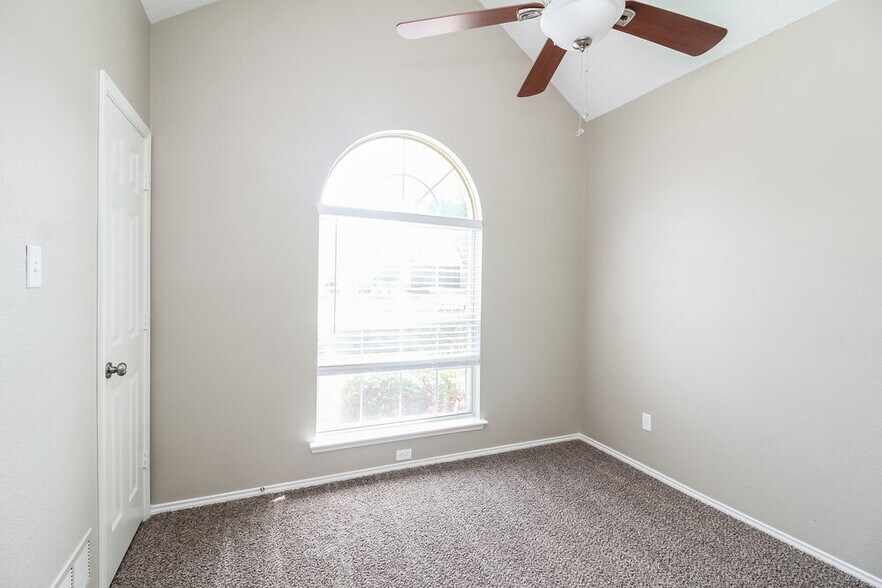 Building Photo - 1722 Marcella Ln