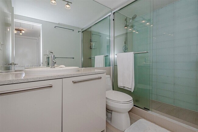 Building Photo - 5151 Collins Ave