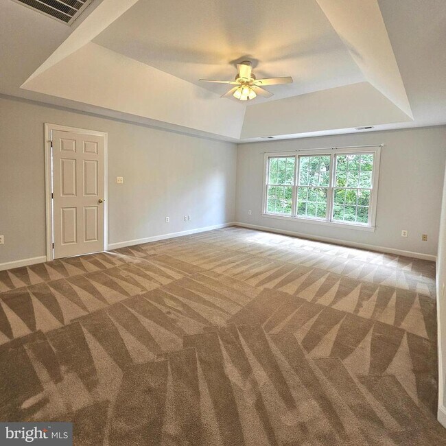 Building Photo - 5267 Tractor Ln