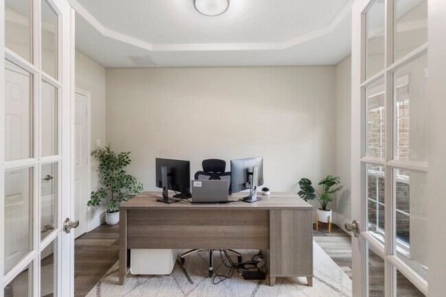 Building Photo - 6223 Pinewood Heights Dr