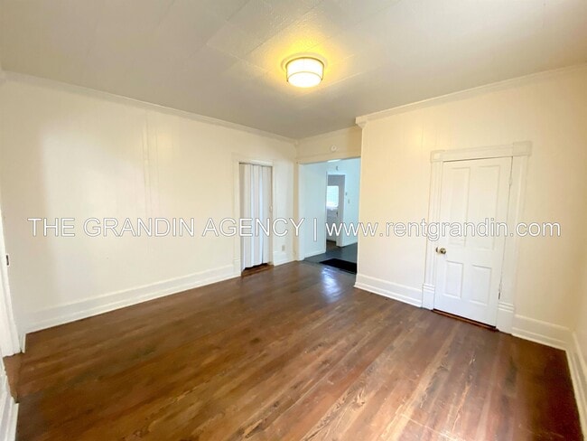 Building Photo - 909 13th St SE