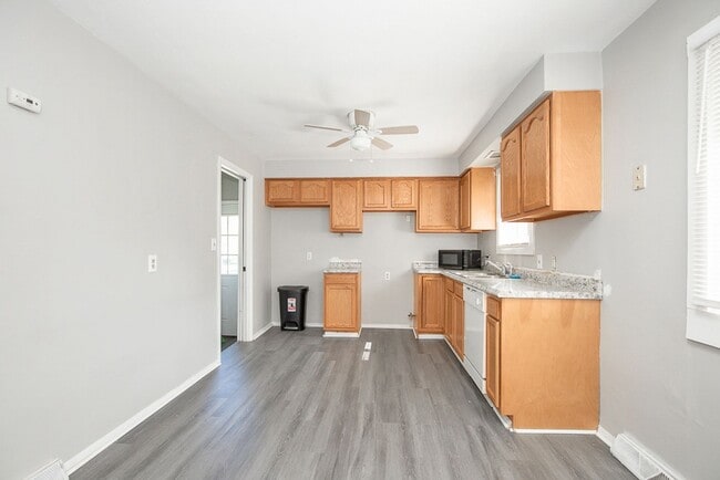 Building Photo - 3 BED 1 BATH BEAUTIFUL SINGLE FAMILY HOME ...