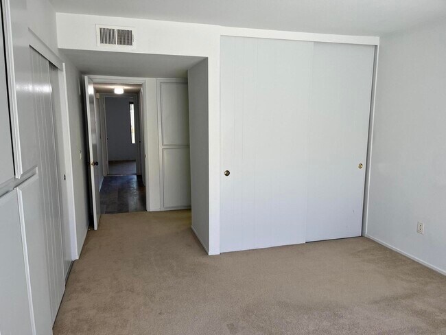 Building Photo - 47974 Oasis Ct