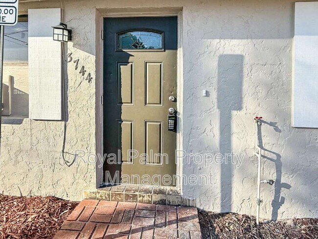 Building Photo - 3744 Estelle Ave