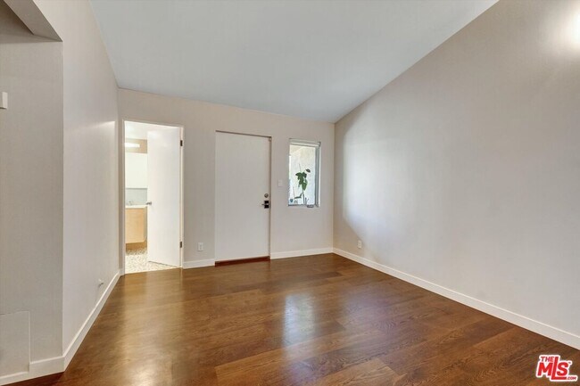 Building Photo - 2755 Carmar Dr