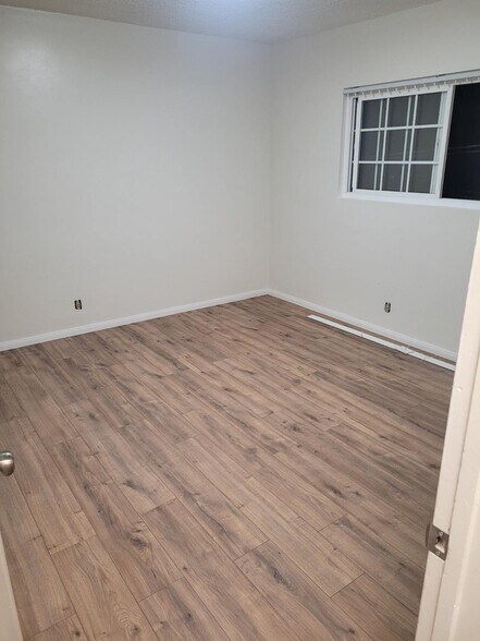 Building Photo - 200 N Cedar Ave