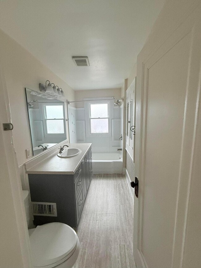 Building Photo - 2710 Dayton Ave