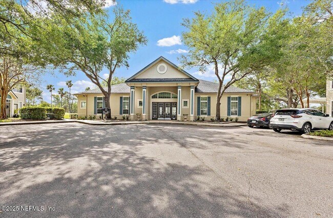 Building Photo - 13703 Richmond Park Dr N