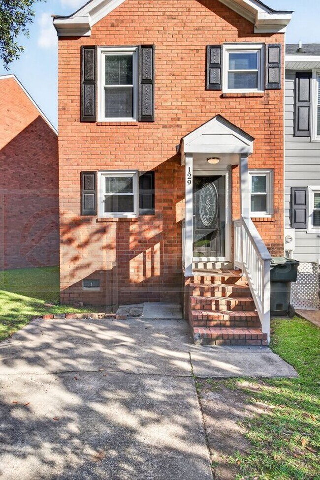Building Photo - Beautiful Condo Available