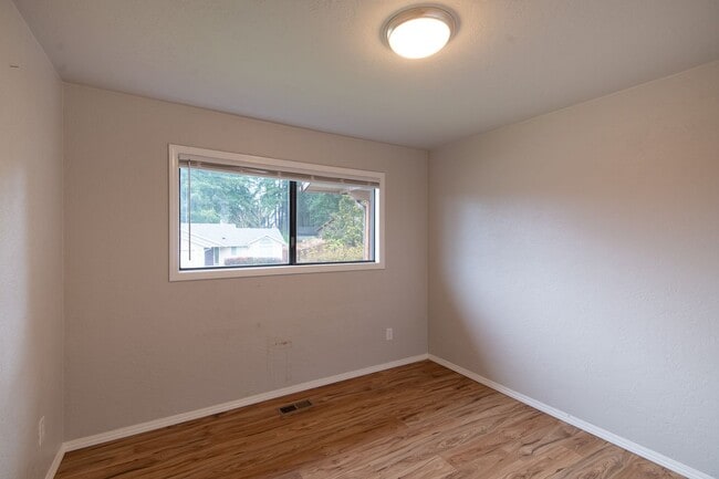 Building Photo - 3 bed, 2 bath Single-level home in Stayton, Oregon