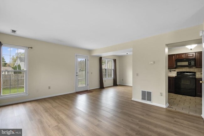 Building Photo - 3811 Ernst Dr