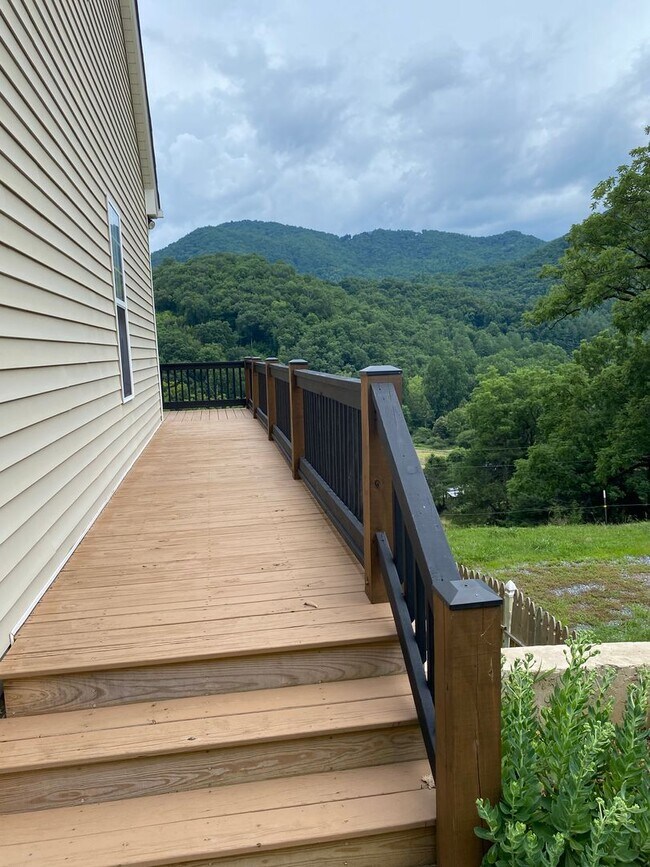 Building Photo - Beautiful 3/3 home in Caney Fork area.